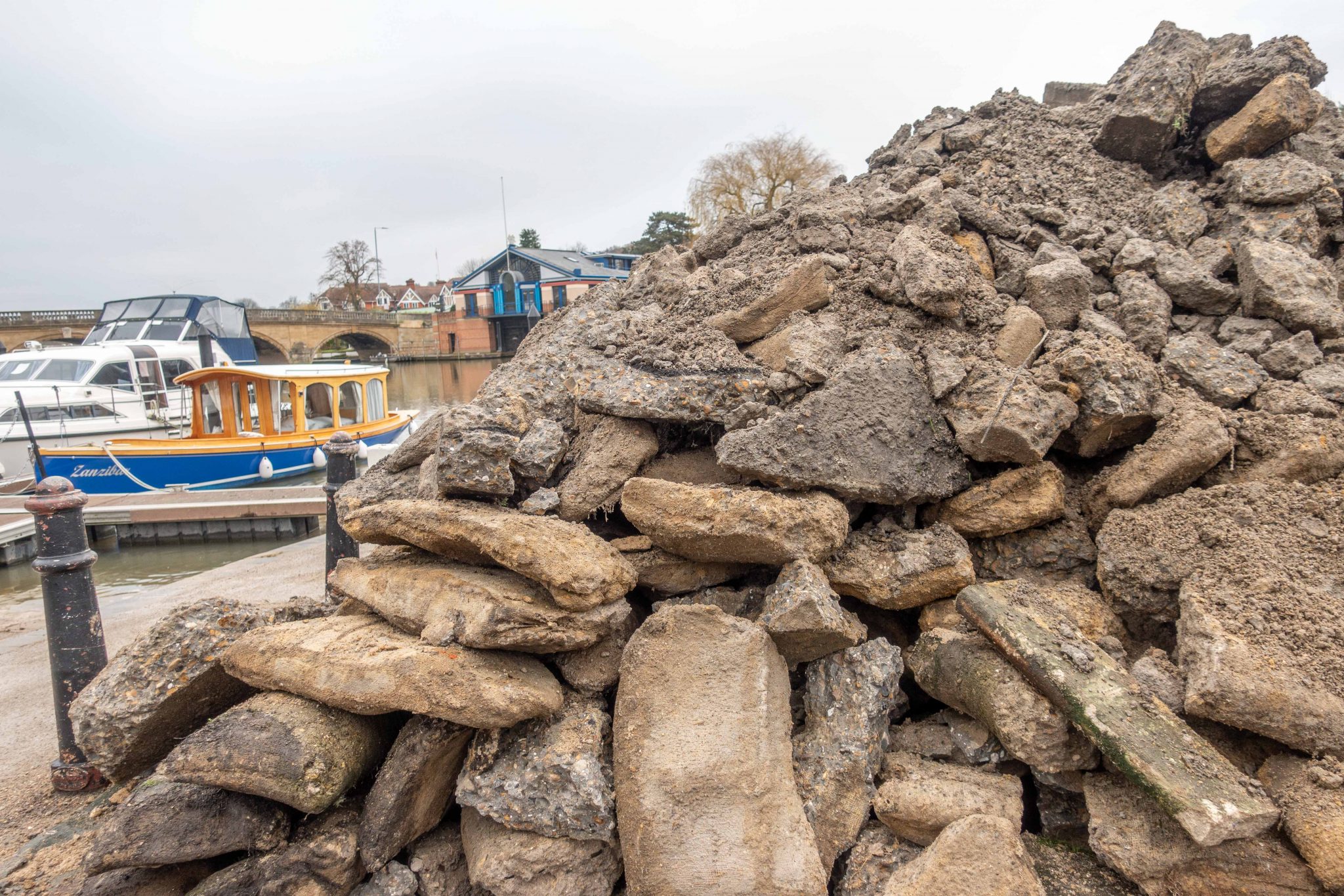 Henley Town Council Removes Concrete from Slipway